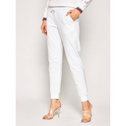 Spodnie dresowe EA7 Emporio Armani 3HTP64 TJ31Z 1100. Białe spodnie damskie EA7 Emporio Armani, m, z dresówki. W wyprzedaży za 209,00 zł.