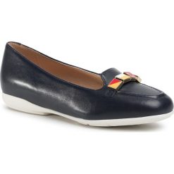 Lordsy GEOX - D027NB 00085 C4002 Navy. Niebieskie półbuty damskie Geox, ze skóry ekologicznej, bez obcasa, na płaskiej podeszwie. Za 479,00 zł.