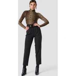 Spodnie damskie: NA-KD Classic Spodnie Asymmetric Belted Suit - Black