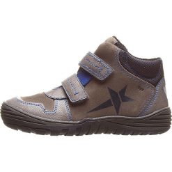 Sneakersy w kolorze szarobrązowo-niebieskim. Szare trampki chłopięce lamino, bez wzorów, z polaru, z okrągłym noskiem, bez zapięcia. W wyprzedaży za 149,95 zł.