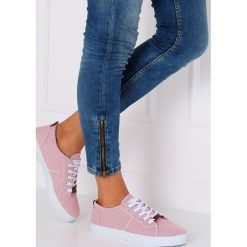Trampki w paski czerwone JX70P RED. Czerwone trampki i tenisówki damskie obuwie damskie, z tkaniny. Za 49,94 zł.