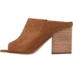 Klapki damskie: Franco Sarto FIREFLY Klapki whiskey
