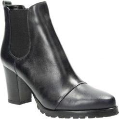 BOTKI KANIOWSKI K-2280. Czarne botki damskie Kaniowski, bez obcasa, bez zapięcia. Za 219,99 zł.