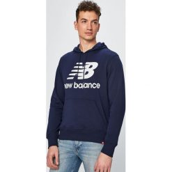 New Balance - Bluza. Niebieskie bluzy męskie New Balance, s, z nadrukiem, z elastanu, z kapturem, bez rękawów, z kapturem. W wyprzedaży za 199,90 zł.