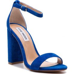 Sandały STEVE MADDEN - Carrson SM11000008-03002-425 Royal Blue Suede. Niebieskie klapki damskie Steve Madden, bez wzorów, z zamszu, bez obcasa, na obcasie. W wyprzedaży za 339,00 zł.
