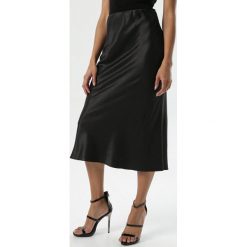 Czarna Spódnica Decisively. Czarne spódniczki damskie Born2be, s, z satyny, eleganckie, midi, trapezowe. Za 119,99 zł.