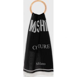 Moschino - Szal. Czarne szaliki damskie MOSCHINO, bez wzorów, z jedwabiu. Za 599,90 zł.