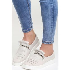 Szare Slip On Jyn. Szare tenisówki damskie Born2be, z materiału. Za 49,99 zł.