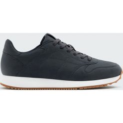 Granatowe buty sportowe retro. Zielone buty sportowe męskie marki Pull&Bear. Za 139,00 zł.