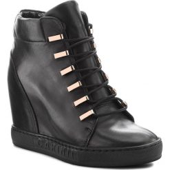 Sneakersy CARINII - B4516 E50-000-000-B88. Czarne sneakersy damskie Carinii, z materiału. W wyprzedaży za 319,00 zł.