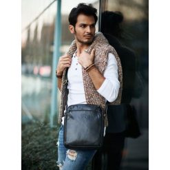MĘSKA TORBA NA RAMIĘ SKÓRA NATURALNA ALWAYS WILD. Żółte torby męskie skórzane ALWAYS WILD, w paski, ze skóry, eleganckie. Za 249,90 zł.
