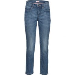Dżinsy ze stretchem i rozcięciami, dł. 7/8 bonprix niebieski. Niebieskie boyfriendy damskie bonprix. Za 74,99 zł.