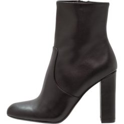 Steve Madden EDITOR Botki na obcasie black. Czarne botki damskie na obcasie Steve Madden, z materiału. Za 629,00 zł.