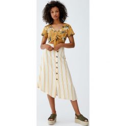 Top na ramiączkach z dwoma węzłami. Różowe koszulki damskie Pull&Bear, bez wzorów, bez kołnierzyka. Za 69,90 zł.