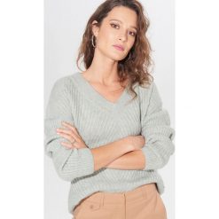 Prążkowany sweter oversize - Turkusowy. Niebieskie swetry damskie Mohito, s, bez wzorów, prążkowane, bez rękawów, bez kaptura. W wyprzedaży za 59,99 zł.