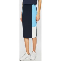 Tommy Hilfiger - Spódnica. Niebieskie spódniczki damskie TOMMY HILFIGER, na co dzień, s, bez wzorów, z wiskozy, casualowe, midi, ołówkowe. W wyprzedaży za 269,90 zł.