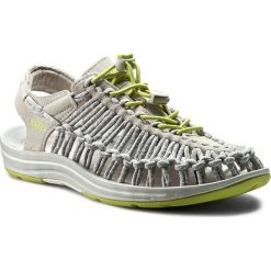 Sandały KEEN - Uneek 8MM Rock 1014640 Vapor/Chartreuse. Szare sandały damskie Keen, bez wzorów, ze skóry ekologicznej, sportowe, bez obcasa, na płaskiej podeszwie, na sznurówki, outdoorowe. W wyprzedaży za 229,00 zł.