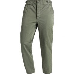 Chinosy męskie: AllSaints CORP Chinosy khaki green