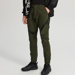 Joggery techwear z odpinaną kieszenią - Khaki. Brązowe spodnie męskie Cropp, m, bez wzorów. W wyprzedaży za 119,99 zł.