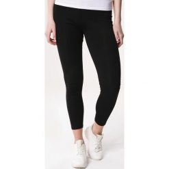 Czarno-Białe Legginsy Tick. Czarne legginsy damskie Born2be, xl, bez wzorów, z dzianiny. Za 24,99 zł.