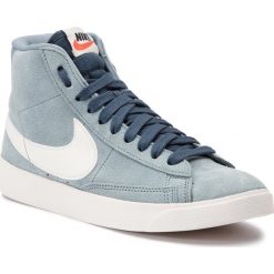 Buty NIKE - Blazer Mid Vintage Suede AV9376 002 Aviator Grey/Sail/Monsoon Blue. Niebieskie buty sportowe damskie Nike, na co dzień, bez wzorów, ze skóry, vintage, bez obcasa, na płaskiej podeszwie, bez zapięcia. W wyprzedaży za 339,00 zł.