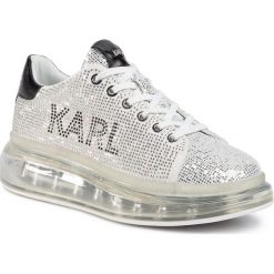 Sneakersy KARL LAGERFELD - KL62623 Silver Textured Lthr. Szare półbuty damskie KARL LAGERFELD, na co dzień, z aplikacjami, ze skóry, bez obcasa, na płaskiej podeszwie, bez zapięcia. Za 949,00 zł.