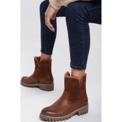 Camelowe Botki Demopolis. Brązowe botki damskie Renee, z jeansu, bez obcasa, na obcasie, na zamek. Za 149,99 zł.