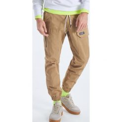 Spodnie slim jogger - Brązowy. Pomarańczowe spodnie męskie Cropp, m, bez wzorów. Za 119,99 zł.