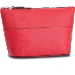 Kosmetyczka CALVIN KLEIN - Dual Carry All K60K604486 626. Czerwone kosmetyczki męskie marki Calvin Klein, ze skóry ekologicznej. Za 179,00 zł.
