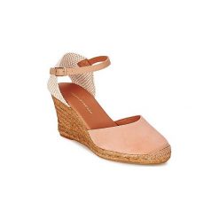 Sandały KG by Kurt Geiger MONTY. Pomarańczowe sandały damskie KG by Kurt Geiger, bez wzorów, bez obcasa, bez zapięcia. W wyprzedaży za 356,30 zł.