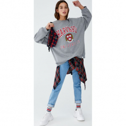 Bluza college Harvard University. Szare bluzy damskie Pull&Bear, bez wzorów, bez rękawów, bez kaptura. Za 109,00 zł.