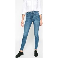 G-Star Raw - Jeansy 3301. Niebieskie jeansy damskie G-Star RAW, z podwyższonym stanem. W wyprzedaży za 269,90 zł.