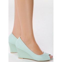 Miętowe Czółenka Subtle Thing. Zielone czółenka damskie Multu, bez wzorów, bez obcasa. Za 39,99 zł.