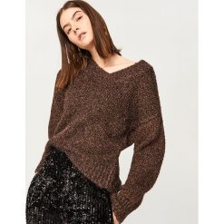 Sweter z brokatową nitką - Brązowy. Brązowe swetry klasyczne damskie Reserved, l. Za 159,99 zł.