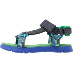 Camper MIRA Sandały multicolor. Niebieskie sandały męskie marki Camper, z tworzywa sztucznego, z otwartym noskiem. W wyprzedaży za 209,30 zł.