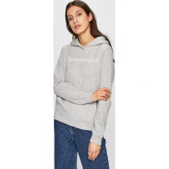 Calvin Klein Jeans - Bluza. Czarne bluzy damskie marki Calvin Klein Jeans, s, z nadrukiem, z bawełny, bez rękawów, z kapturem. Za 449,90 zł.