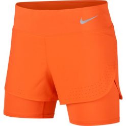 Spodenki Nike Eclipse 2 In 1 Short W Pomarańczowe. Pomarańczowe spodenki sportowe damskie Nike, bez wzorów, eleganckie, długie, do biegania. Za 179,99 zł.