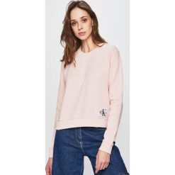 Calvin Klein Jeans - Bluza. Różowe bluzy damskie Calvin Klein Jeans, s, bez wzorów, z bawełny, bez rękawów, bez kaptura. W wyprzedaży za 199,90 zł.
