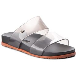 Klapki MELISSA - Cosmic Ad 31613 Black/Brown 50801. Czarne klapki damskie Melissa, bez wzorów, z tworzywa sztucznego, bez obcasa. W wyprzedaży za 179,00 zł.