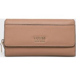 Guess Jeans - Portfel. Czarne portfele damskie Guess Jeans, z aplikacjami, z poliesteru. Za 279,90 zł.