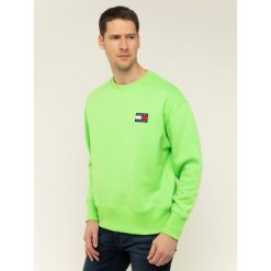 Bluza Tommy Jeans Badge Neon DM0DM08120. Zielone bluzy męskie Tommy Jeans, xxl, bez wzorów, z bawełny, bez kołnierzyka, bez rękawów, bez kaptura. W wyprzedaży za 269,00 zł.