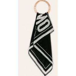 Moschino - Jedwabna chusta. Czarne szaliki damskie MOSCHINO, bez wzorów, z jedwabiu. Za 459,90 zł.