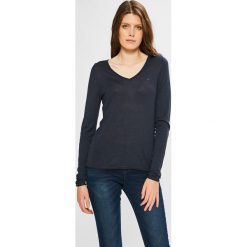Tommy Jeans - Sweter. Niebieskie swetry damskie Tommy Jeans, s, bez wzorów, z wiskozy, z krótkim rękawem, krótkie, bez kaptura. W wyprzedaży za 239,90 zł.