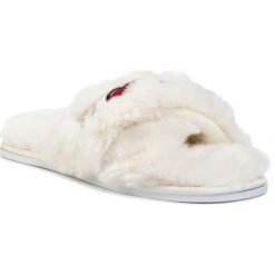 Kapcie KARL LAGERFELD - KL49005 Off White Wool. Białe klapki damskie KARL LAGERFELD, z aplikacjami, z tworzywa sztucznego, bez obcasa. W wyprzedaży za 229,00 zł.