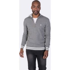 Sweter w kolorze szarym. Szare swetry męskie m, w paski, z bawełny. W wyprzedaży za 139,95 zł.