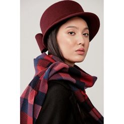 Kapelusz z kokardą bordowy 57 cm bordo. Czerwone kapelusze damskie z wełny, eleganckie. Za 227,00 zł.