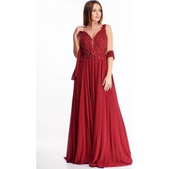 Tiulowa sukienka maxi z haftowaną górą i wiązaniem w pasie. Sukienki damskie Made in Poland, z haftami, z elastanu, bez kołnierzyka, bez rękawów, maxi. Za 259,00 zł.