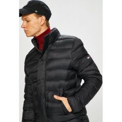 Tommy Jeans - Kurtka puchowa. Zielone płaszcze męskie Tommy Jeans, xl, bez wzorów, z jeansu, krótkie, bez kaptura. Za 849,90 zł.