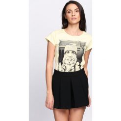 Bluzki damskie: Żółty T-shirt Who Smells Love