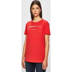 Versace Jeans - Top. Białe bluzki damskie Versace Jeans, s, z nadrukiem, z bawełny, z okrągłym kołnierzem. W wyprzedaży za 219,90 zł.